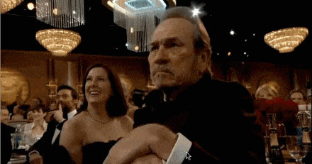 |搞笑GIF段子:狗子:我去那边溜一氵