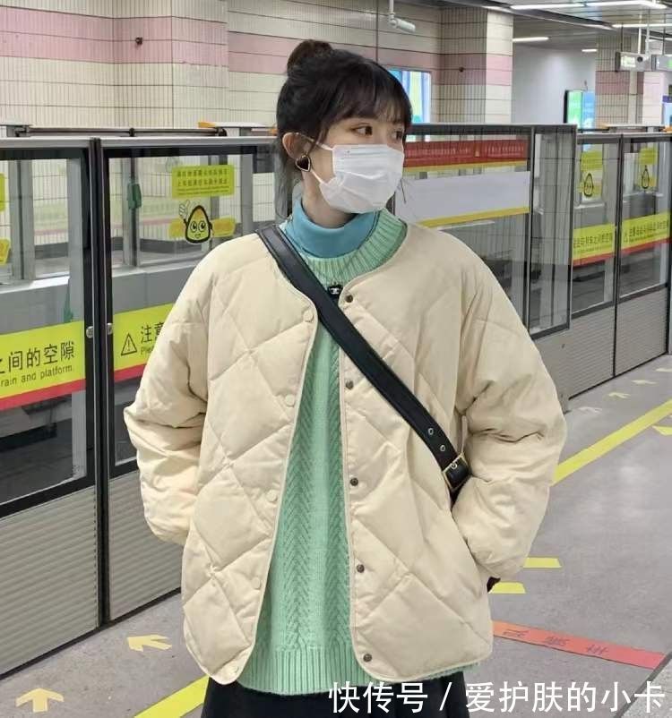 毛衣|菱格面包服穿得厚实也不显胖,初春保暖又时髦,看着还挺有活力的