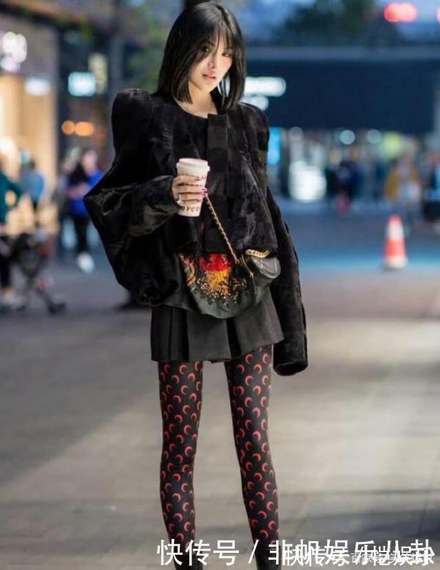 微胖 打底裤的搭配展现出不俗的品位,微胖身材穿起来才是最好看