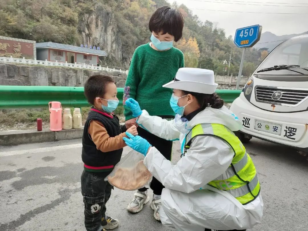 担当|56张照片，诠释疫情下的守护和担当