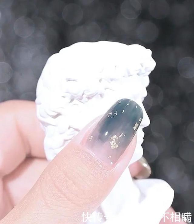 美甲师|过年美甲可不能输!这几款美甲精致时髦还显手白,照着做就行!