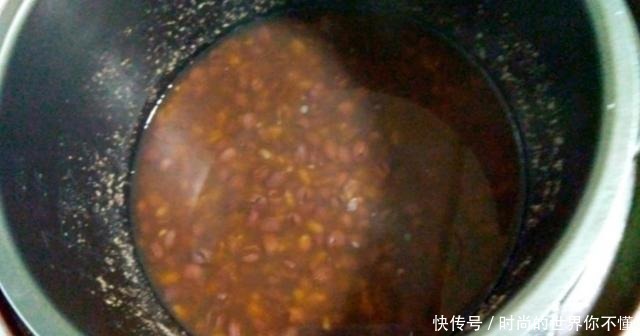 红豆和它一起煮,皱纹消失了,嘴巴不臭了,秀发慢慢变乌黑亮丽!