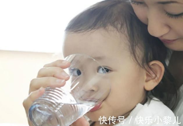 多喝水|?多喝水对身体好!但这4个时间段不要给孩子喝水,对身体有伤害
