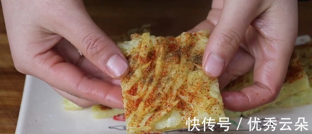早餐|土豆别再炒土豆丝了，教你1个新吃法，几分钟就能搞定早餐！