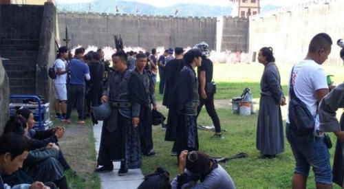 單身漢|橫店20萬群演的現狀:為成名美女“泛濫成災”,懶漢和光棍的天堂