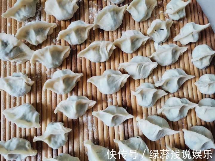 虾皮|夏天吃饺子，就馋此馅！比韭菜鲜，比芹菜香，5块钱能做一大盘