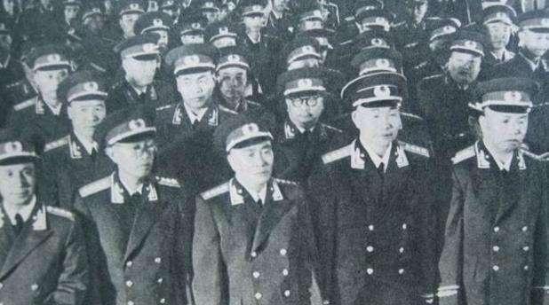 师政委|他18岁就当上了师政委,授衔仪式上仅被授予少将,这是为何