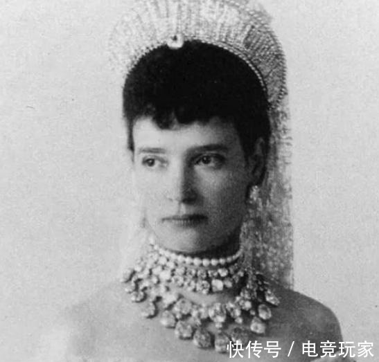 头饰$来自俄罗斯皇室的神秘珠宝,奢华的设计风格,带你领略不一样的美!