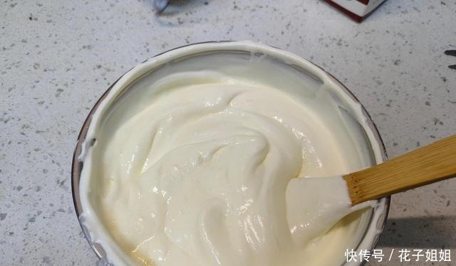 香甜|把牛奶倒进锅里,简单几步就能做出小布丁雪糕,香甜松软无冰渣!