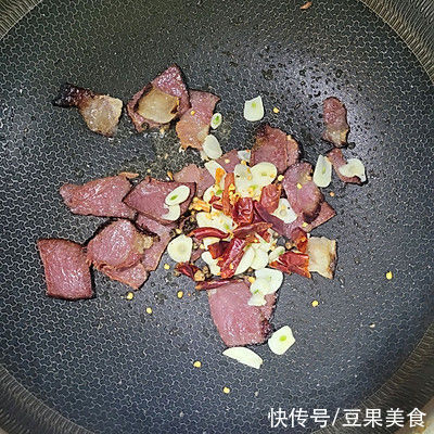 腊肉|大厨教你这么做荷兰豆炒腊肉，营养又好吃