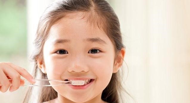 扁桃体结石|同学嫌弃儿子“嘴太臭”,妈妈带孩子检查,医生取出的颗粒是真臭