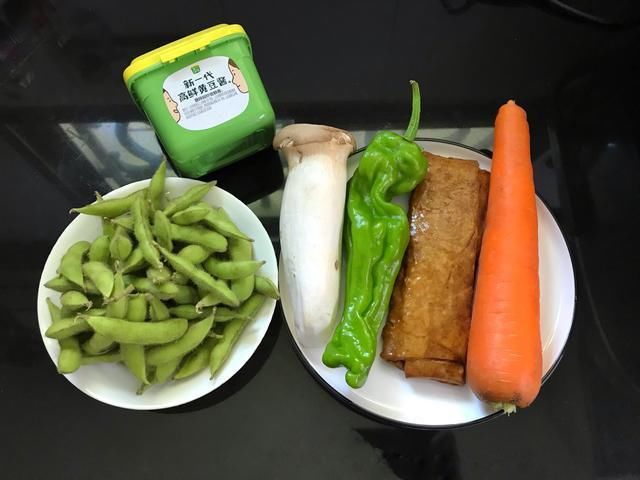 杏鲍菇|夏天易出汗，多吃这道菜，4种食材一起炒，解暑开胃，没肉也下饭