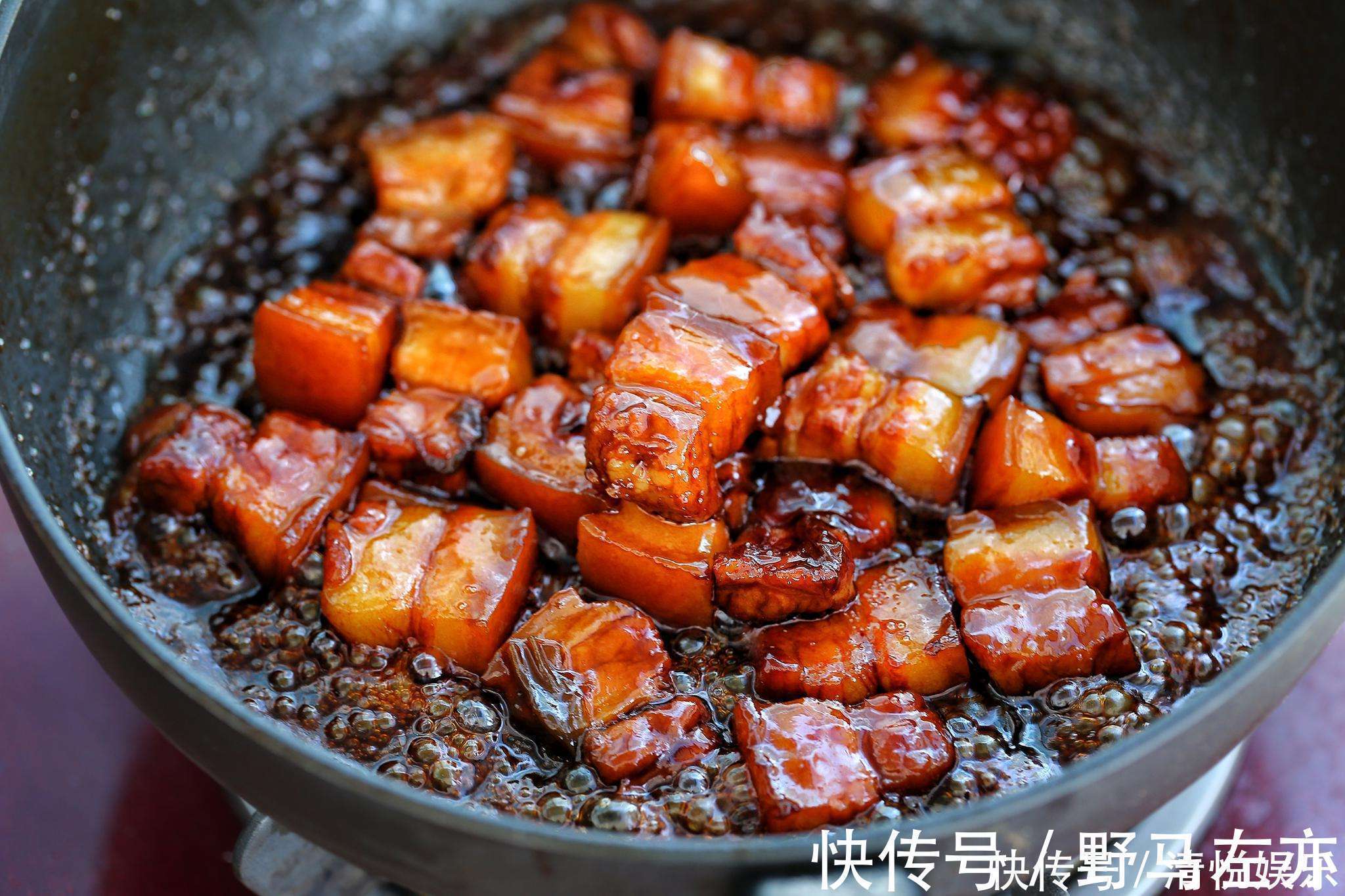 炒糖色,直接放冰糖大错特错,多加这一步,糖色红亮不粘锅