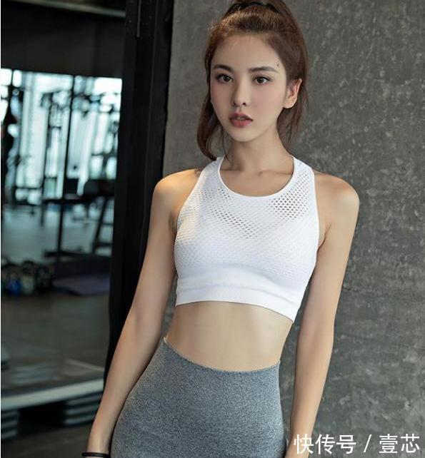 小蛮腰|健身美女爱穿“无痕裤”,玲珑身材凹凸有致,爱运动的美女真漂亮