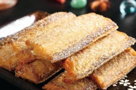 炸带鱼裹面糊?难怪出锅回软快,教你1招,带鱼外酥里嫩不回软