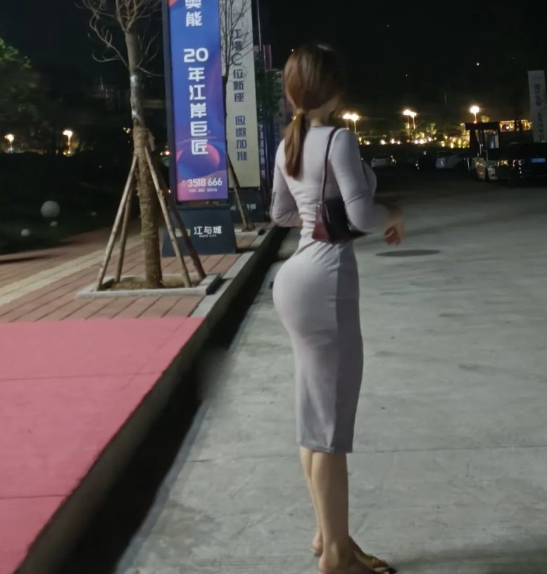 手臂|女人练出粗手臂，搭配细腰宽臀，是什么样子？