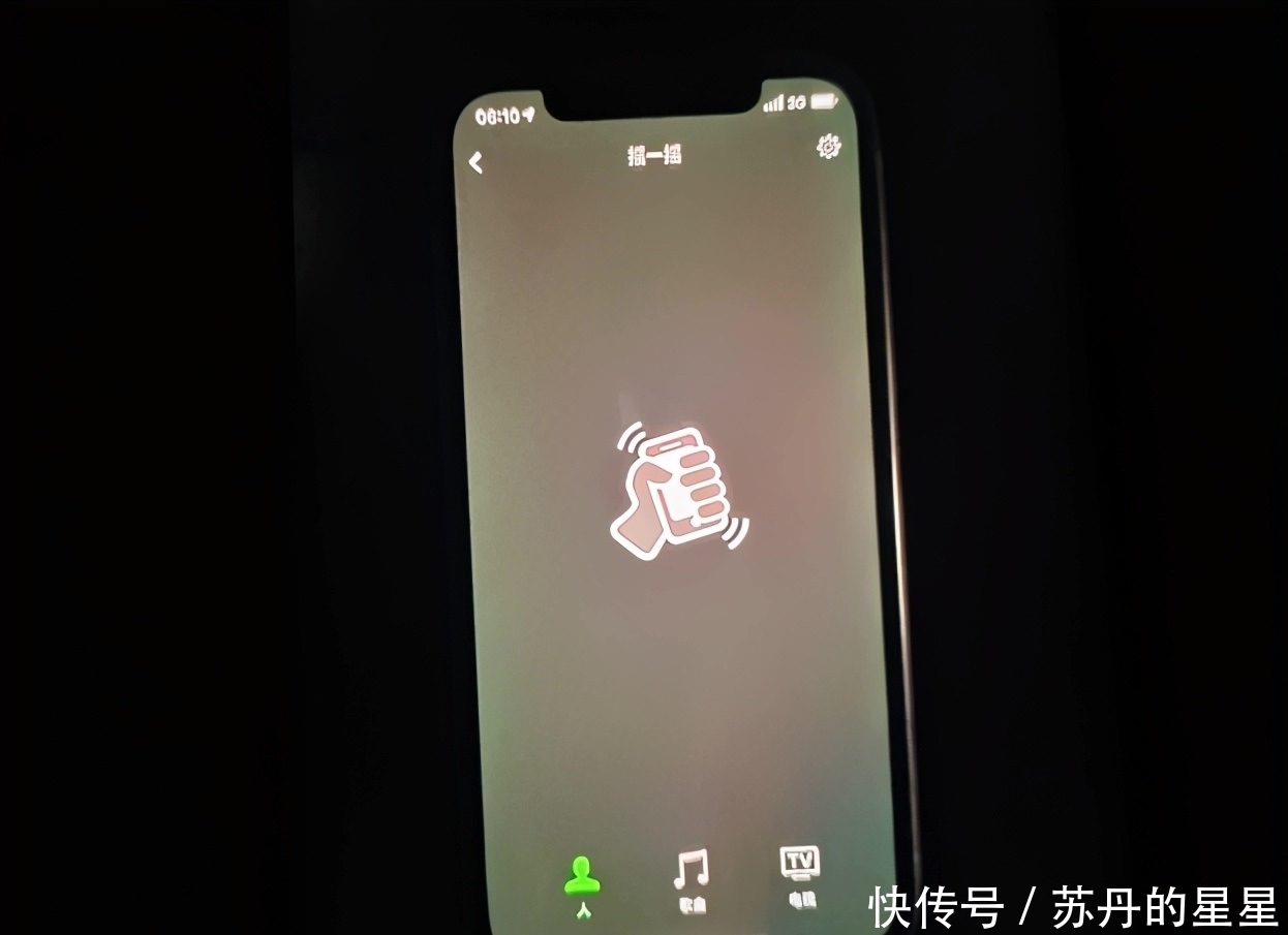 陷绿|华为之后，苹果也陷绿屏门，iPhone12究竟还能不能买？