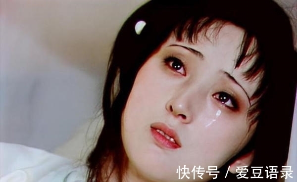 黛玉&林黛玉目无下尘是轻狂?接过丫鬟的漱口茶:俗香浸染,凤凰变成鸡