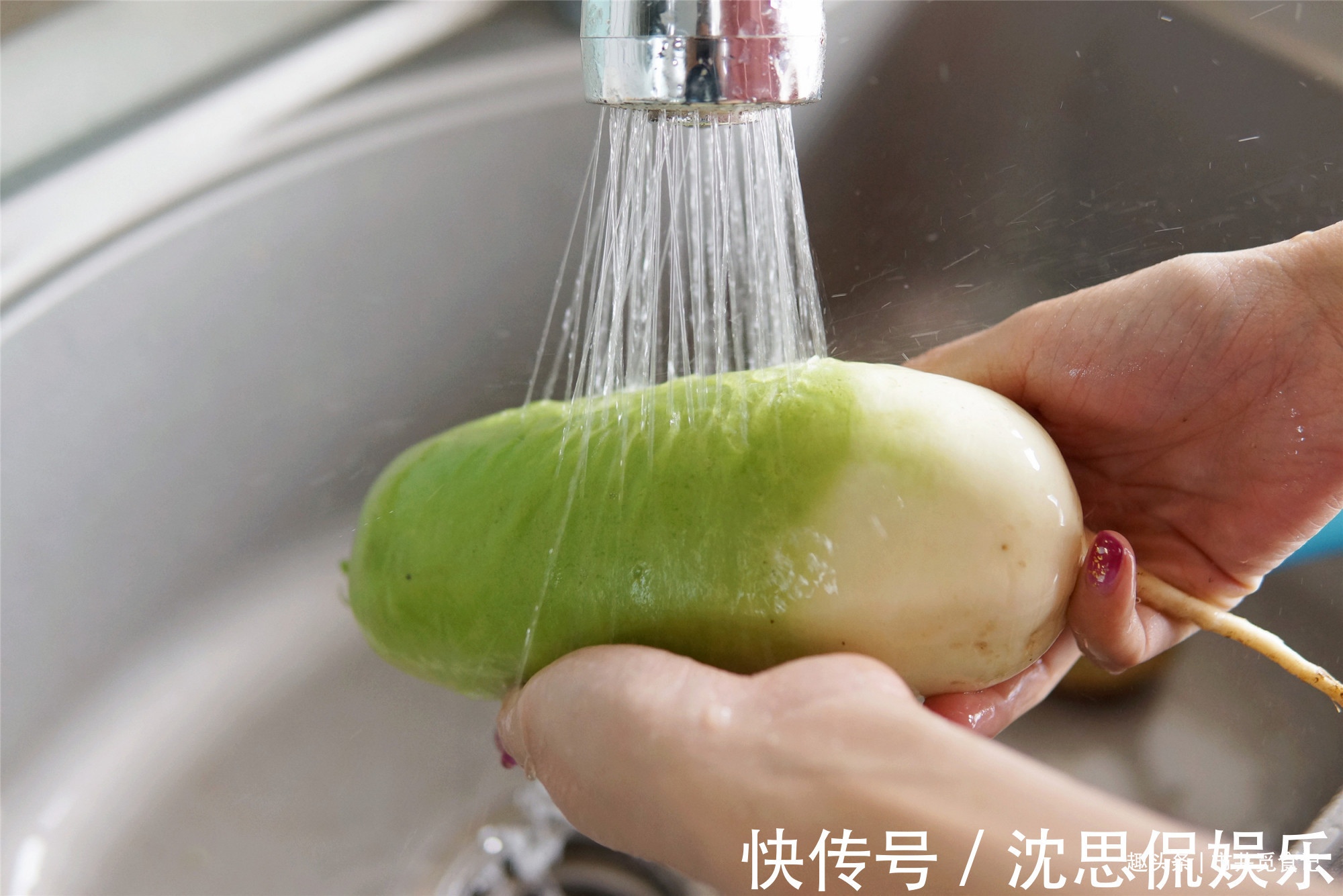 农家奶奶腌萝卜的好方法，12个小时就能吃，香辣可口，嘎嘣脆