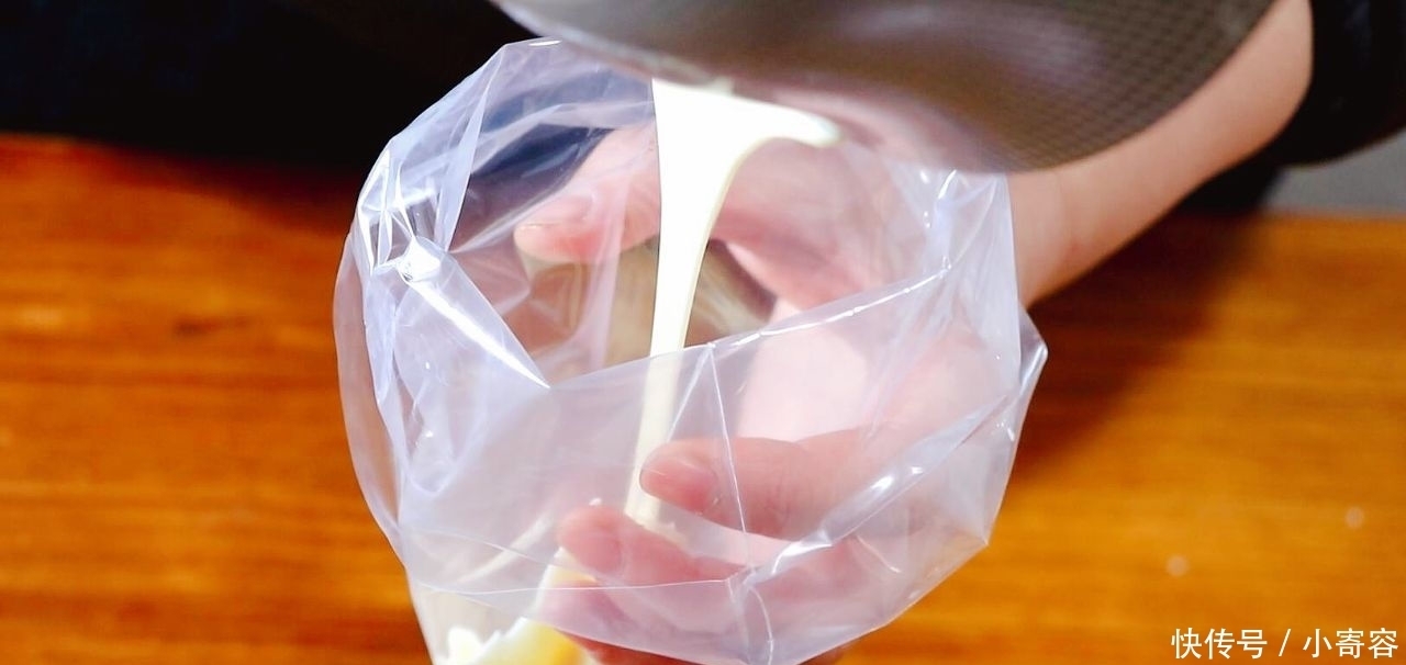 不加面粉，不用黄油，不用分离蛋清，教你做鸡蛋饼干，小孩子爱吃