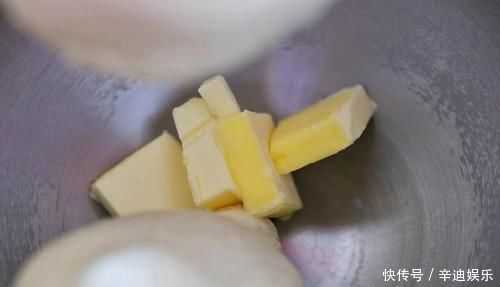 还在买面包?5分钟教大家家制作金枪鱼面包,大人小孩都爱吃