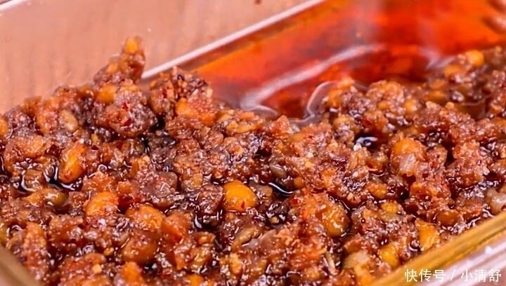 扑鼻|自从学会黄豆这种吃法,我家每年做5斤,酱香扑鼻,做一次能吃1年