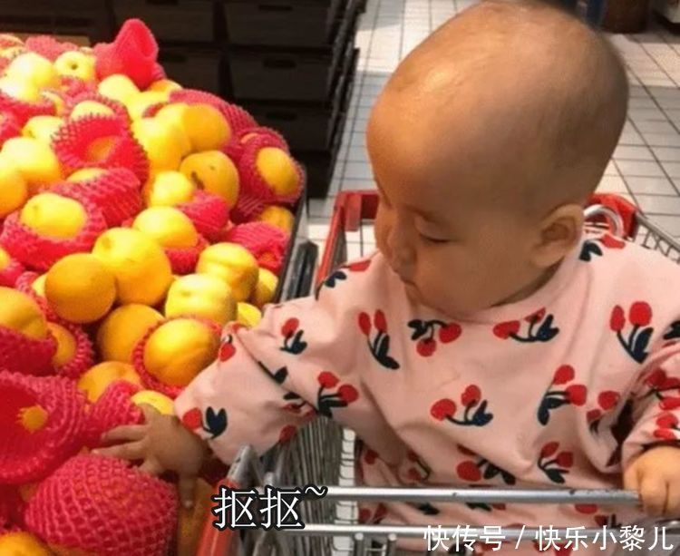 狠心|1岁宝宝逛超市把黄桃戳了个洞,“狠心”宝妈指着榴莲:继续戳!