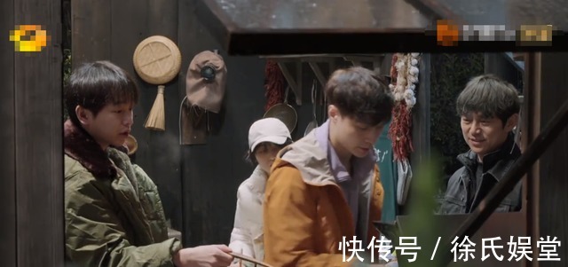 蘑菇|张艺兴秀厨艺让黄磊侧目,做了一桌好菜,为了身材却粒米不沾