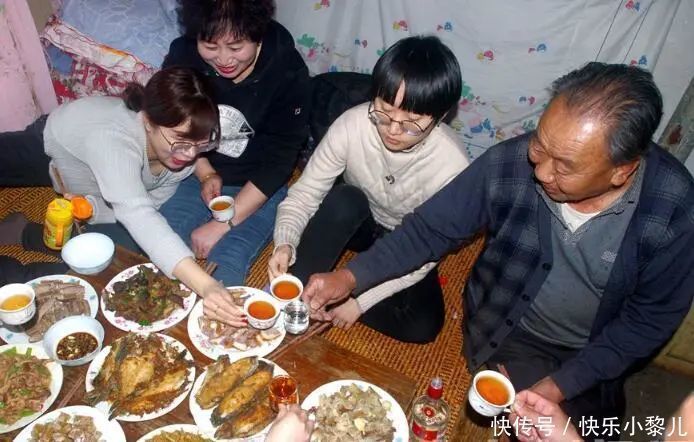 奶娃|一个奶娃8个舅舅,舅舅太多是什么体验?奶娃:我可太难了