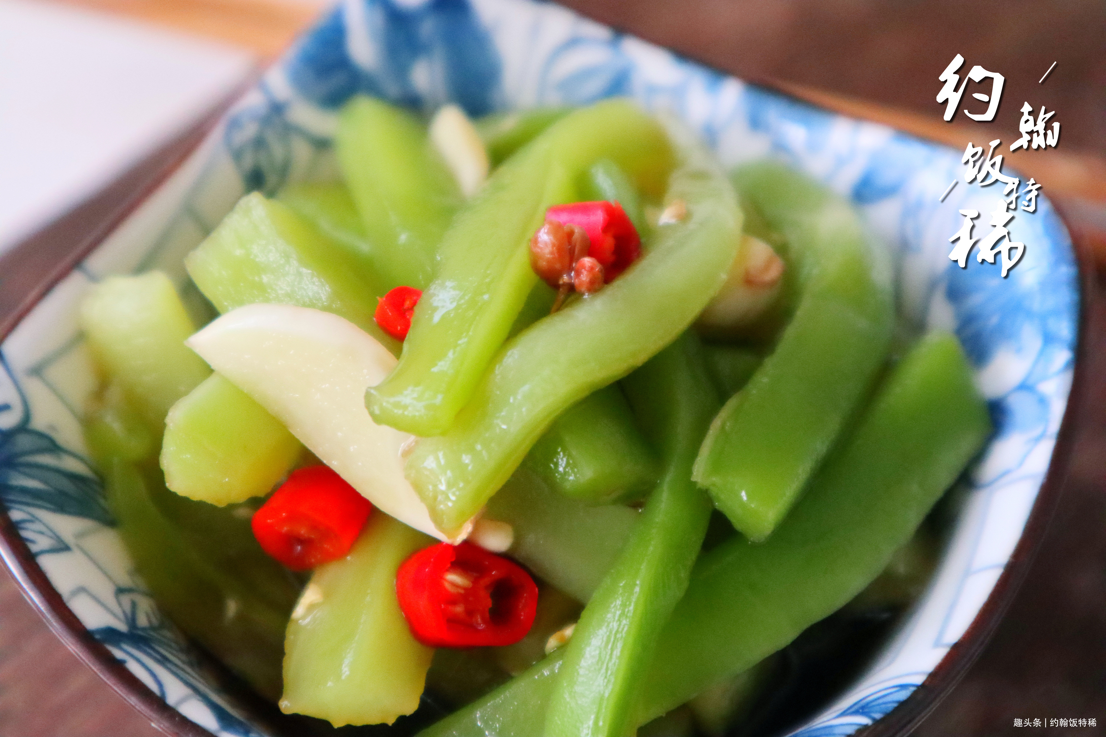 夏天,吃黄瓜苦瓜不如吃它,2元一斤,切成条简单一拌,清脆爽口