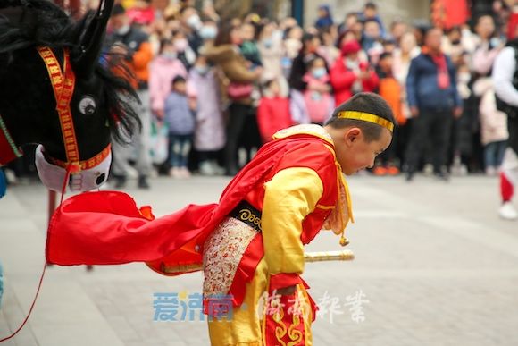 民间艺术|5岁济南萌娃踩高跷：看传统民间艺术在成长中传承