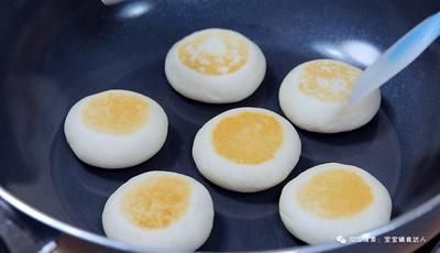 宝宝|从来没想过无油无水酸奶饼「宝宝辅食」还能这么做