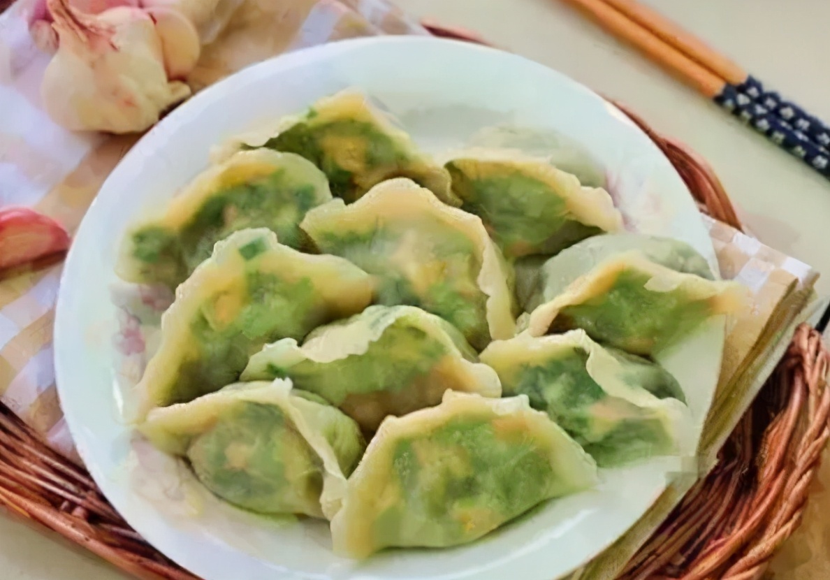 调韭菜馅，调料牢记“2放2不放”，韭菜翠绿不出水，鲜味足，好吃