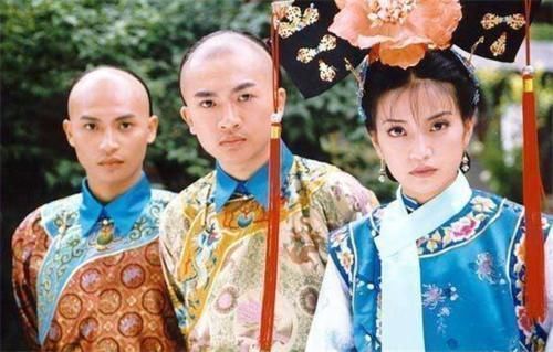 |萌宝与妈妈的搞笑对话:爸爸就像猪一样,上午睡觉下午睡觉!