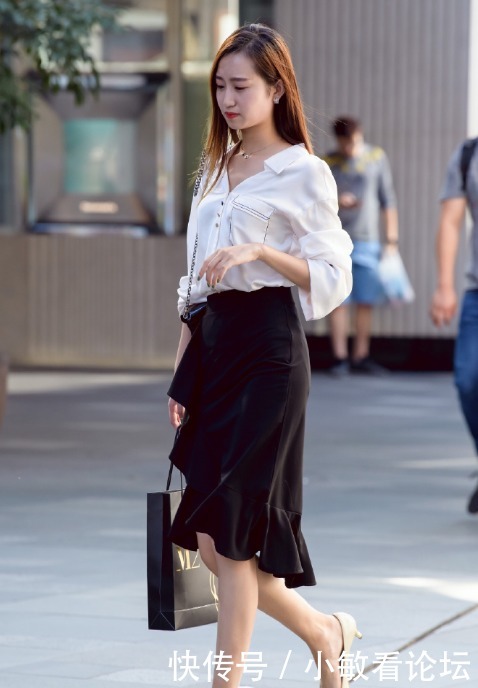 商务|美女袖子一卷,看起来就是个商务美女!