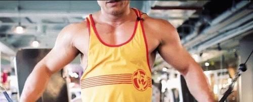 三角|背部训练4个细节5个动作,帮你不做引体向上,虐出倒三角身材