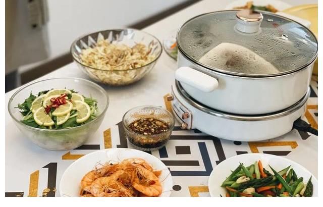 你是誰|通過「蹭飯」欄目，我們想去探索什么？