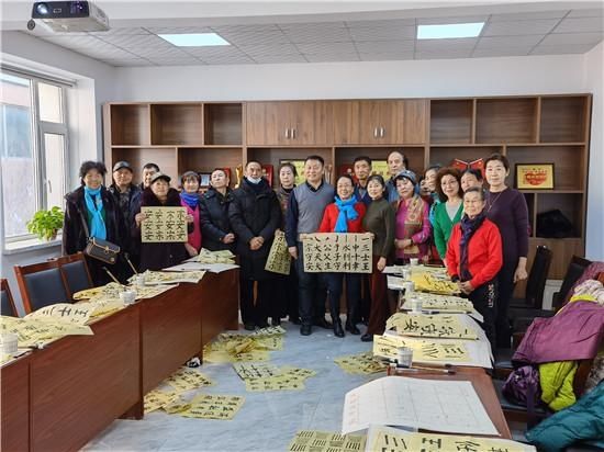  精神|公平社区举办老年书法培训班 满足居民精神文化需求