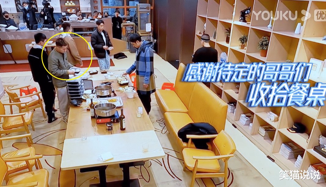 《追光吧》胡夏符龙飞化身干饭王，哥哥互动很有爱，卡斯柏主动收拾宵夜残局