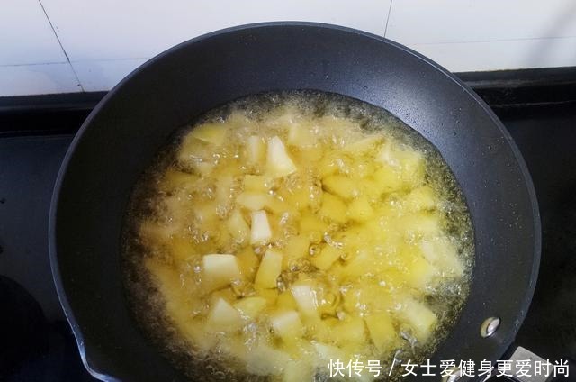 香肉|到了冬天,要常给家人做此菜,鲜香肉嫩好美味,吃完浑身暖乎乎