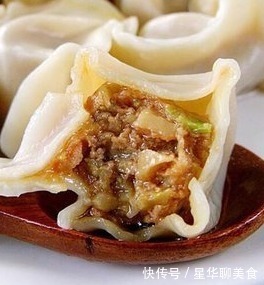 做猪肉馅儿饺子时，牢记“盐水油”口诀，鲜嫩多汁儿，香浓美味