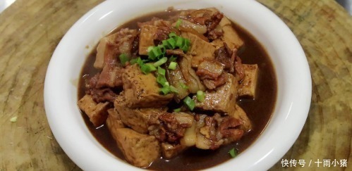 豆腐不要红烧了,教你一道东北压锅豆腐,10分钟出锅,简单又好吃