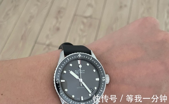 深潜器|有一种贵叫低调,35岁解毒宝珀五十噚深潜器