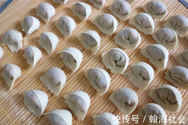 食用碱|馄饨的家常做法,从擀皮到调馅全教你,汤鲜肉香,太好吃了