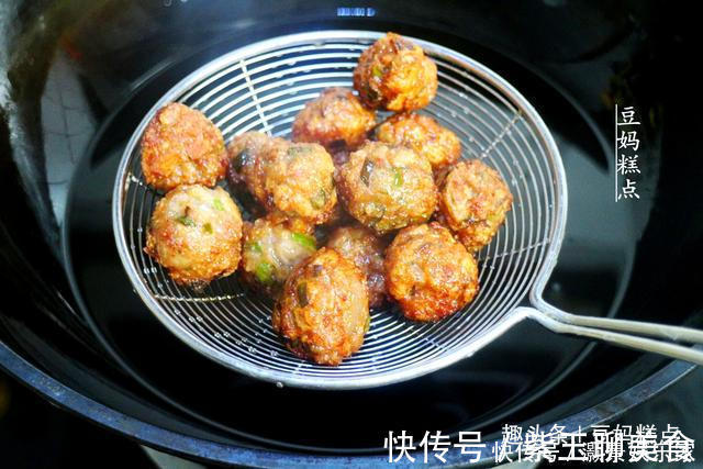 莲藕猪肉丸的做法,方法简单,真香!过年孩子抢着吃