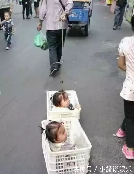 孙方式|有一种带孙方式叫“爷爷带娃”,爷爷亲孙子,俺不宠谁宠