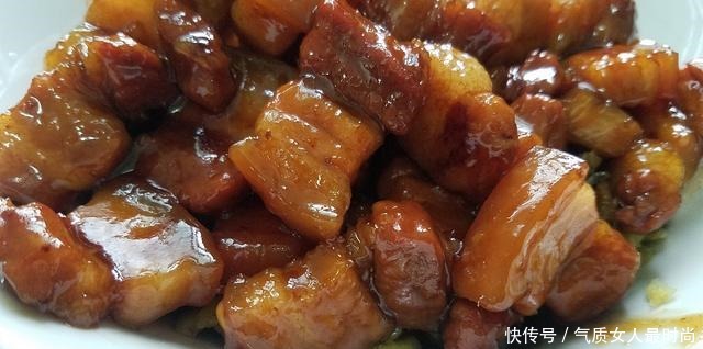 猪肉|焖猪肉的简单做法,这样做的猪肉又好吃又好看,很美味的家常菜