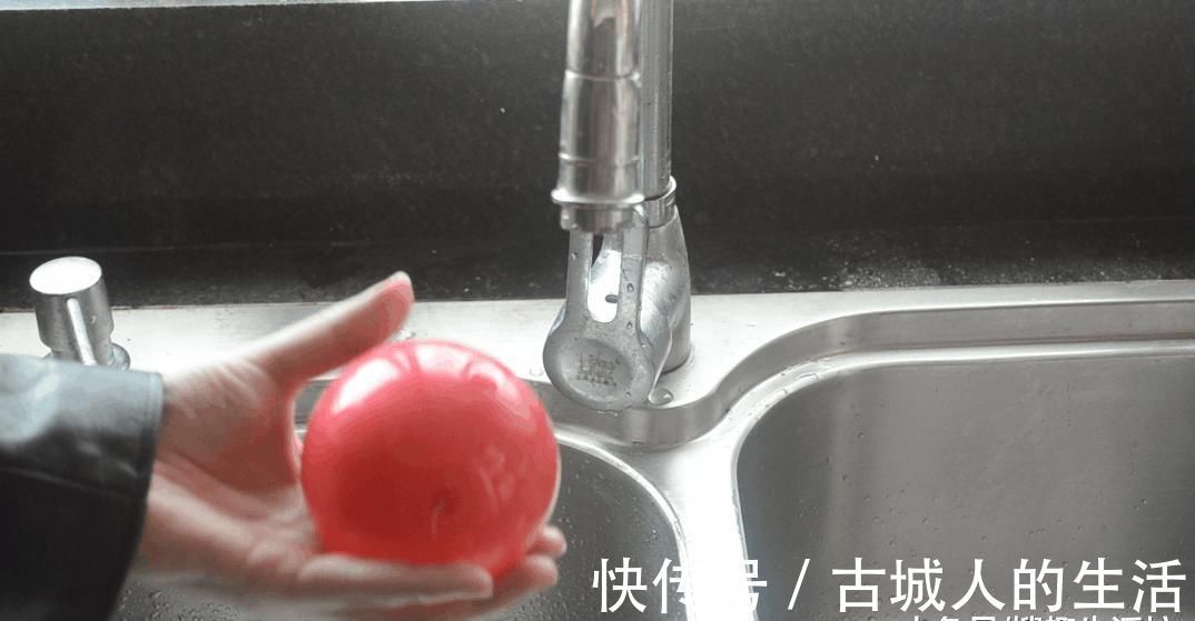 洁厕液|把气球放在马桶里面, 能解决家家户户都困扰的难题, 简直太实用了