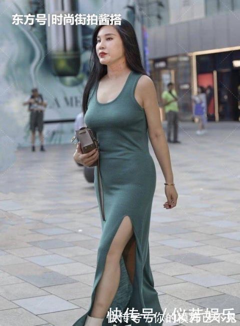 时髦|今夏潮流的墨绿色连衣裙，时尚女郎手把手教你如何穿搭的“时髦”