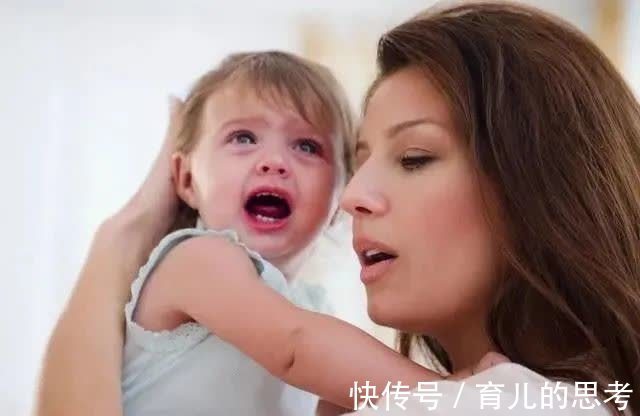 妈妈|为什么宝宝被骂哭后,还会伸手让妈妈抱?原因让人很心疼